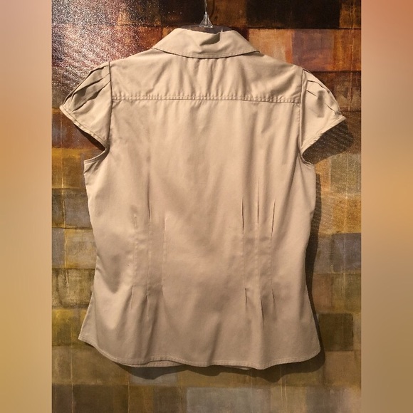 BANANA REPUBLIC Khaki SS Blouse Top Sz 10P NWOT - Picture 2 of 7